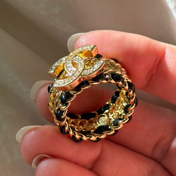 Beautiful Chanel Gold and Black Chain Ring - Picture 7 of 16